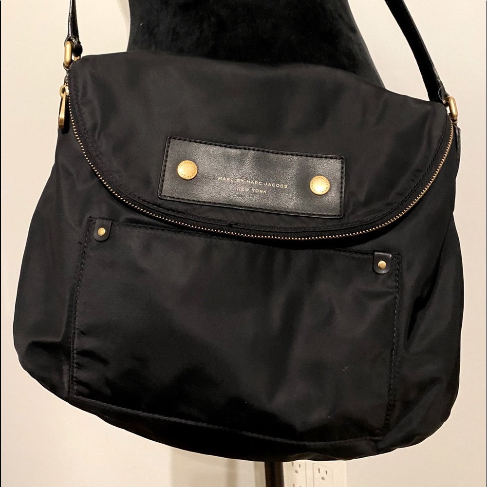 MARC JACOBS NATASHA BLACK NYLON CROSSBODY!